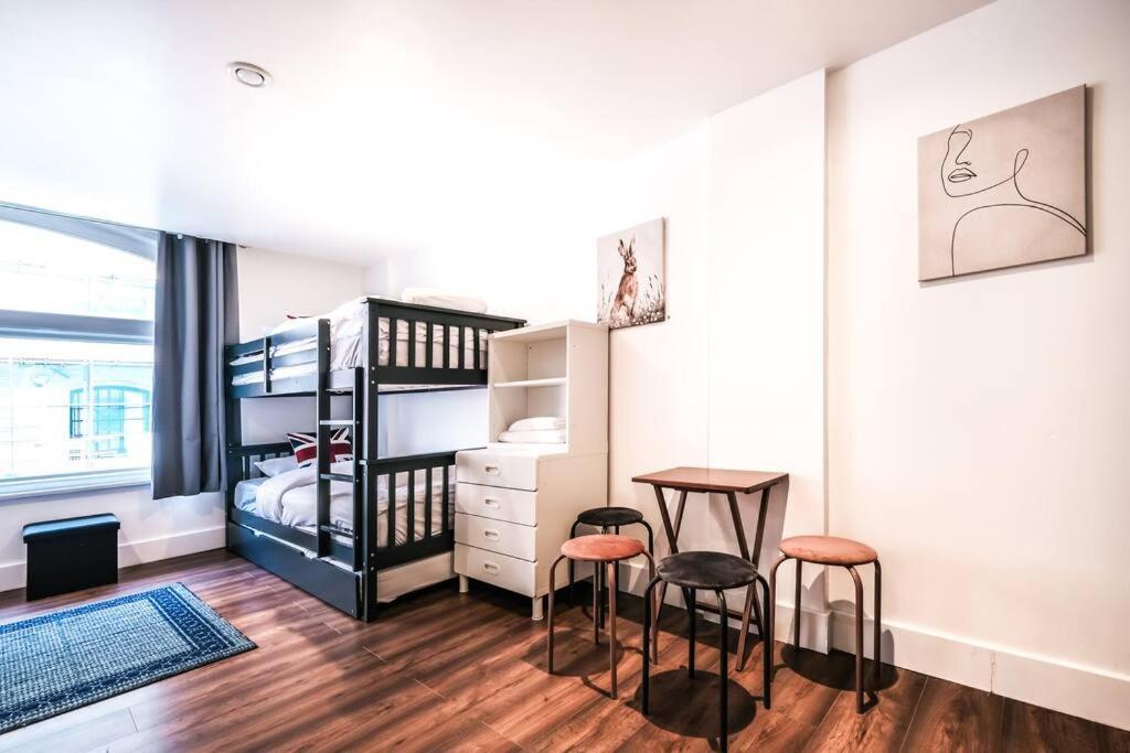 Spacious Apartment In Piccadilly Sleep 6 Vrb Londra Esterno foto